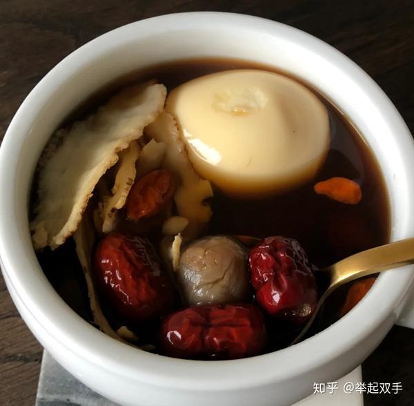配方:枸杞 桂圆 黄芪 红枣 鸡蛋 当归 红糖