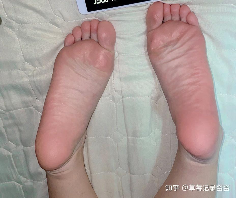 好看的女生脚底长什么样