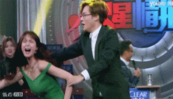 《火星情报局》里更拼了,有网友还做了一个沈梦辰拉衣服的鬼畜合集