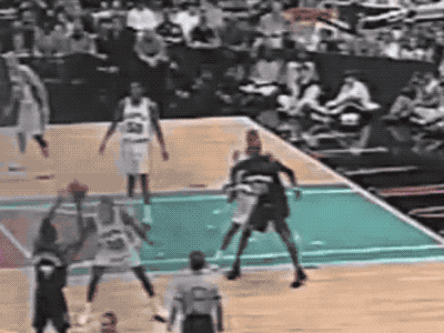 gif: 加内特进攻邓肯主防 一,无协防单打8次进攻得13分 1)命中 二,有
