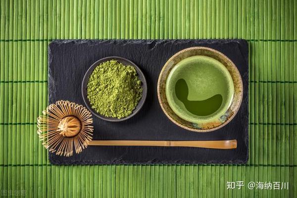 日本抹茶道的茶具约有七件,冲泡方式有浓茶,薄茶之分