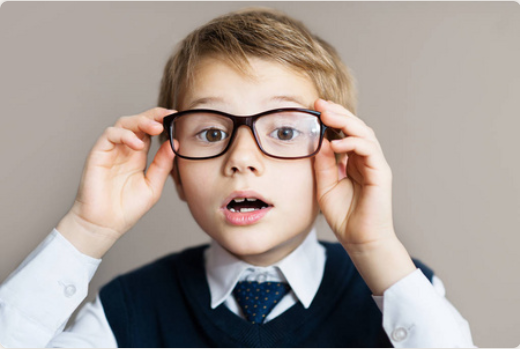 3 人 赞同了该文章 今天就来说说,关于儿童近视该如何配眼镜,到底是"