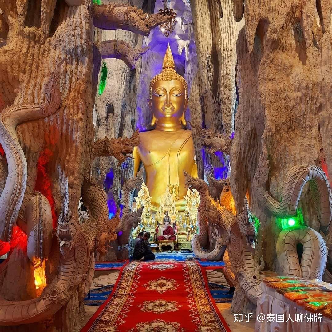 泰国最大的蛇洞寺庙