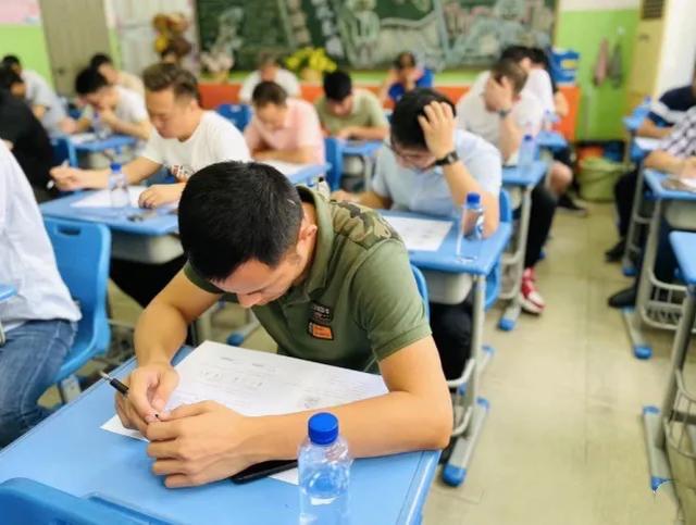 当父母也要考试?福建小学生爸爸最低分11分,网友:爸爸从此不敢吼了