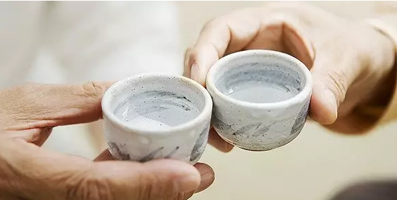 初秋喝白酒有2大好处,但要注意这3点!