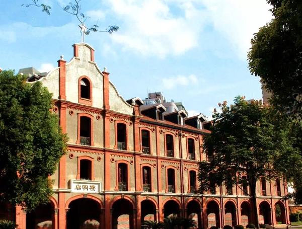 上海市第四中学是一所怎样的学校?