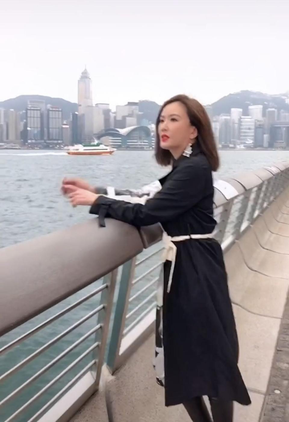 49岁港星张文慈谈沪漂生活已买房定居上海还想把父母接过来住
