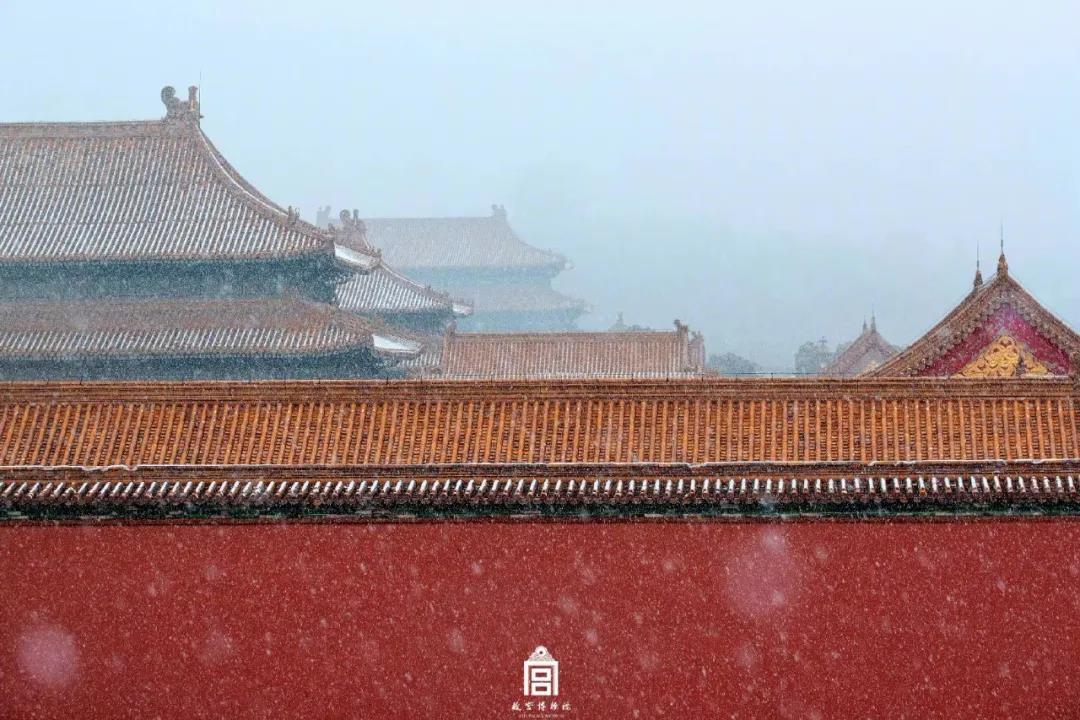 昨日 北京迎来2020年冬天的首场降雪 瞬间刷爆网络 △故宫淘宝 天地白