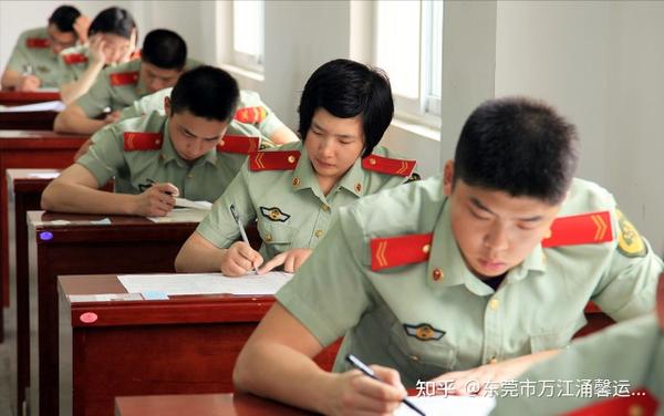 当兵的要求是越来越高,征兵的学历现在基本都是以大学生为主,很多大