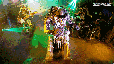 还是个机械版,6个机器人组建真·重金属