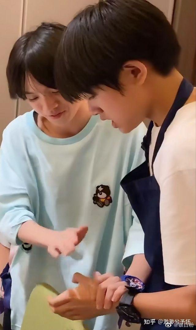 如何看待tf家族极航这对cp