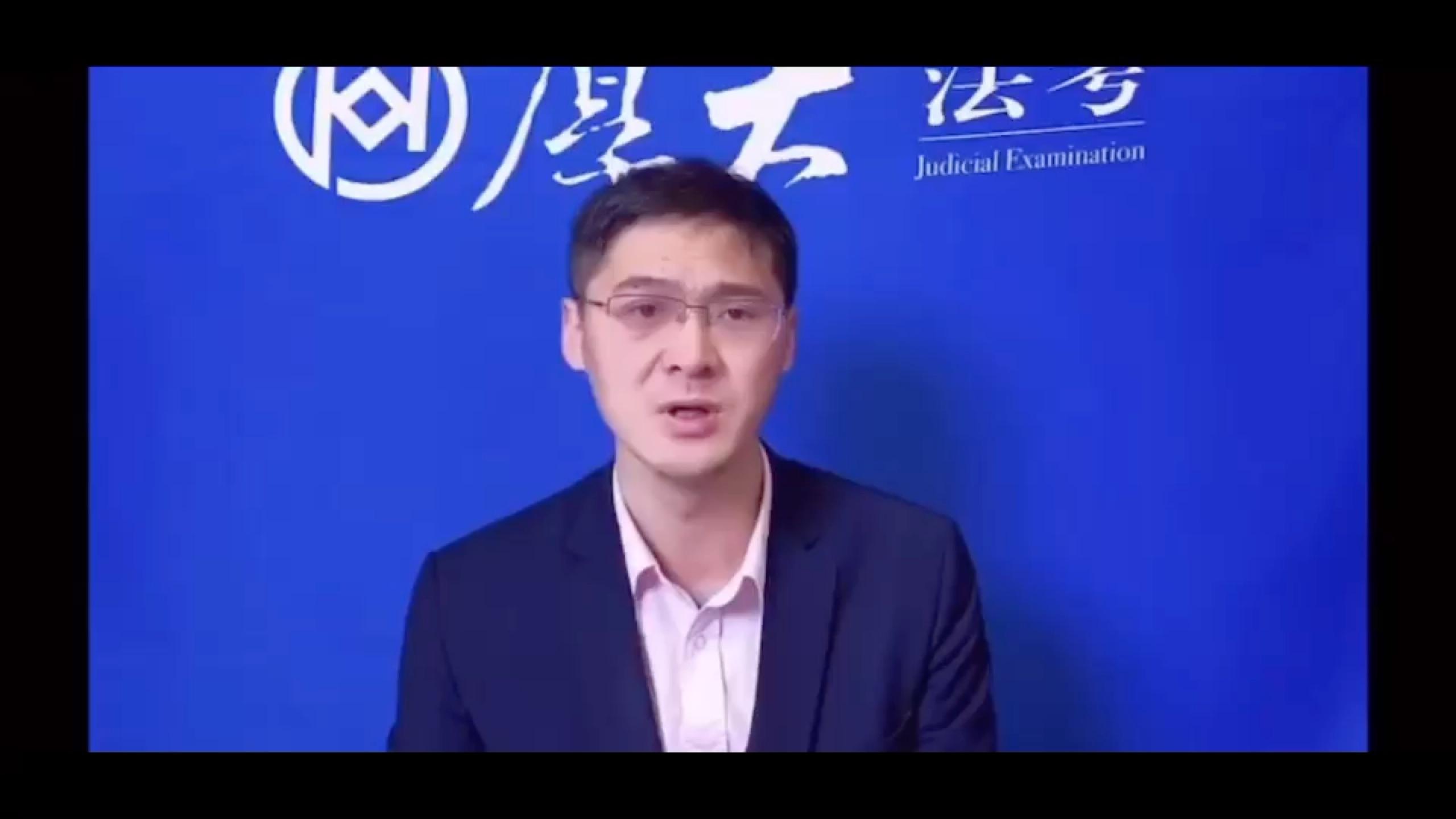 罗翔说刑法:拿走掉在马路上的包,算偷还是捡?