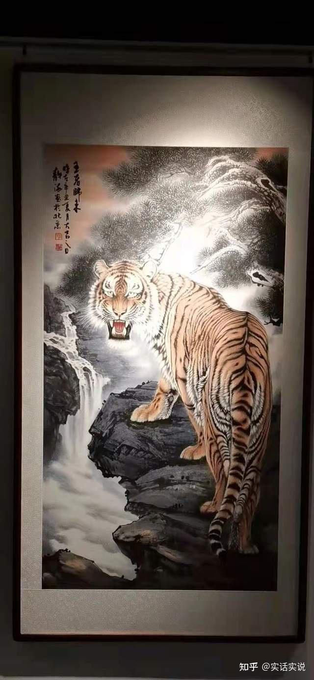 大连虎年新春虎文化艺术展演传佳话崔静海与残疾画家合作冰雪虎跃图赠