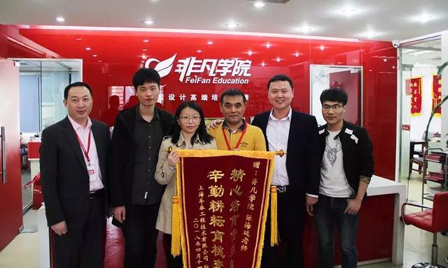 我校201706期模具设计专业毕业的刘加力,仇华林,殷艳,曾庆飞四位学员