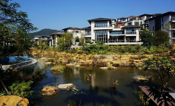 这套房子正是出自从化最贵别墅——亿城泉说,项目位于从化温泉风景区