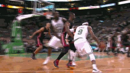 篮球比赛中,有哪些让人「拍案称奇」的假动作?