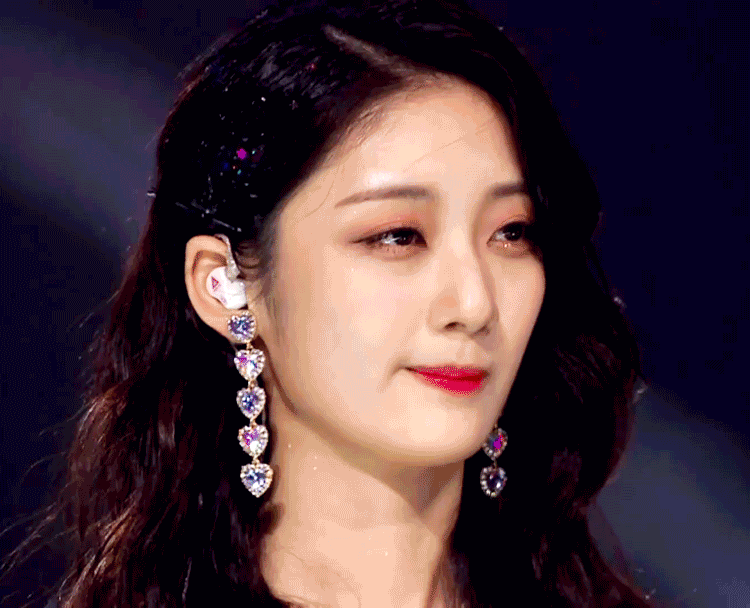 韩国女团成员有哪些惊为天人的瞬间?