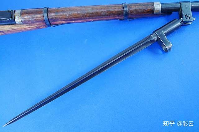 套管式刺刀后来不大见到了,但是二战时期的莫辛纳甘m1891/30步枪还在