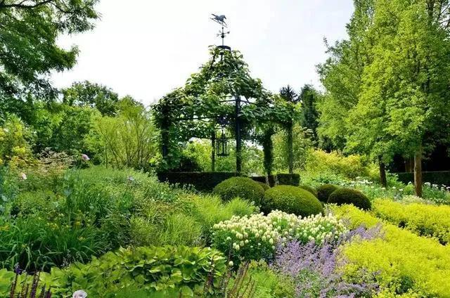 设计师给自己设计的花园,我没见过比这个更浪漫的