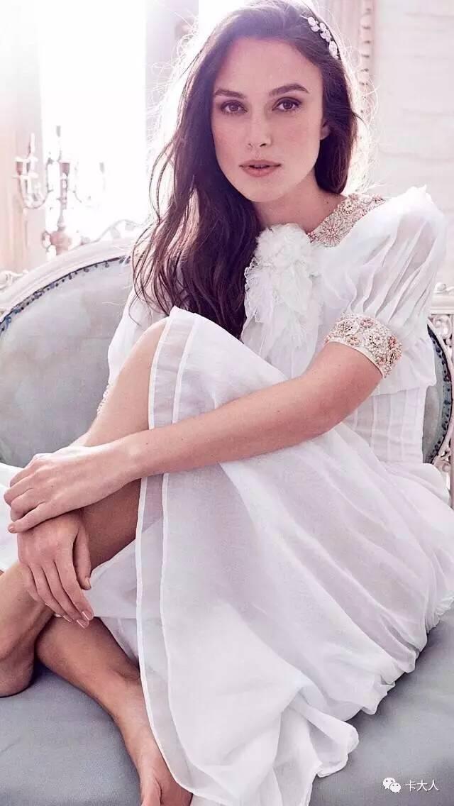 同样有点方的还有angelina jolie,一头波浪卷让她成功晋级为让女人也