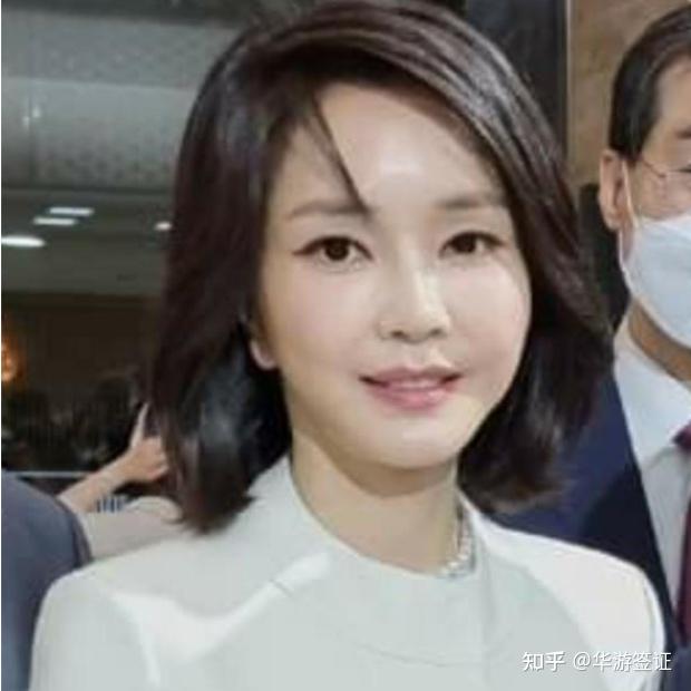 韩国新任第一夫人50了为什么还那么美少女感那么强韩