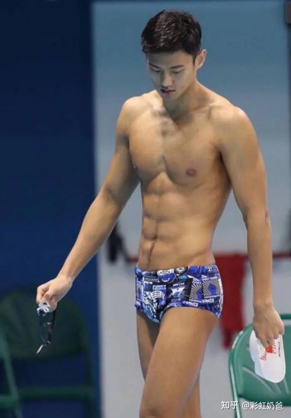 要知道,跳水运动员的身材那是相当不错.