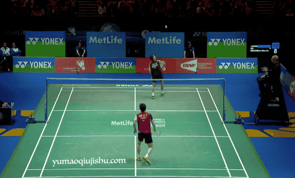 林丹右手镜像gif——反手滑板吊球