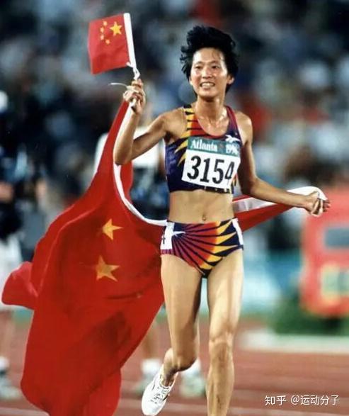 1996年亚特兰大奥运会5000米,王军霞14分59秒88夺冠,成为中国首位获