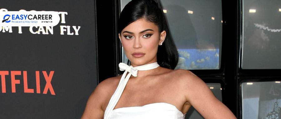 金小妹kylie jenner最近就又处在漩涡中央 因为她搞的kylie swim泳装