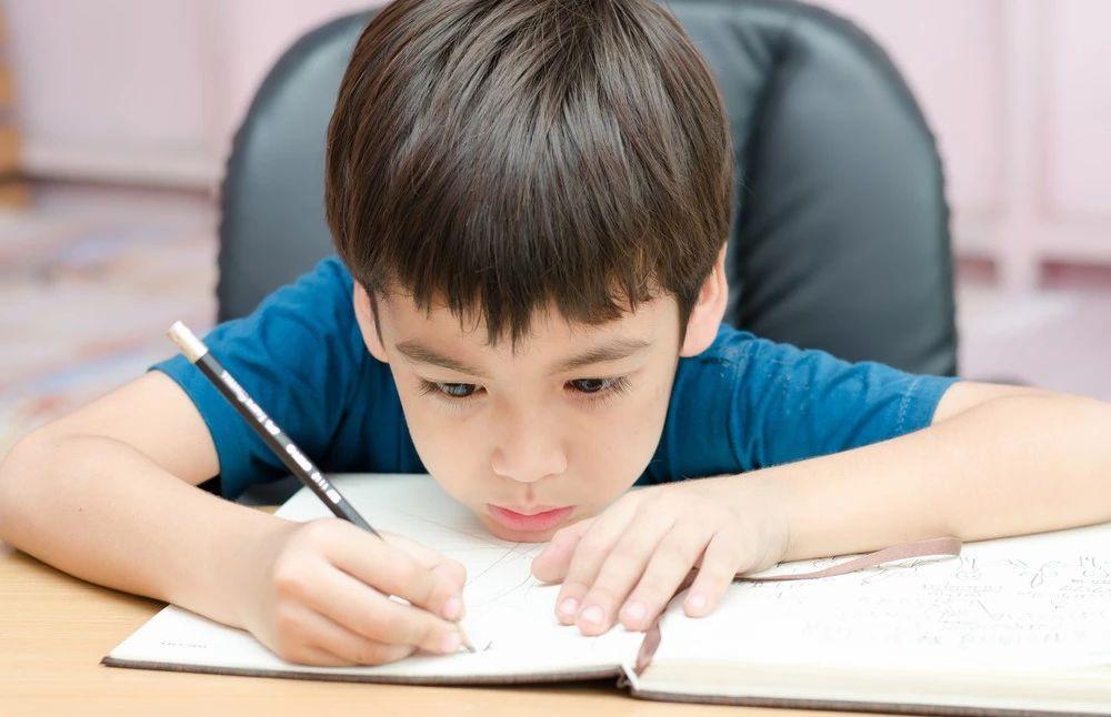 众多家长相同的困扰——放寒假孩子写作业拖拉怎么办