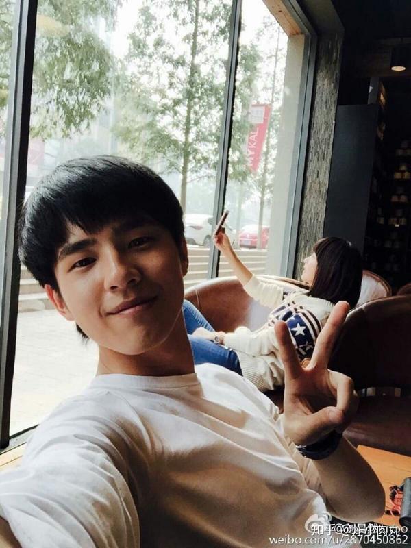 为什么刘昊然那么好看?