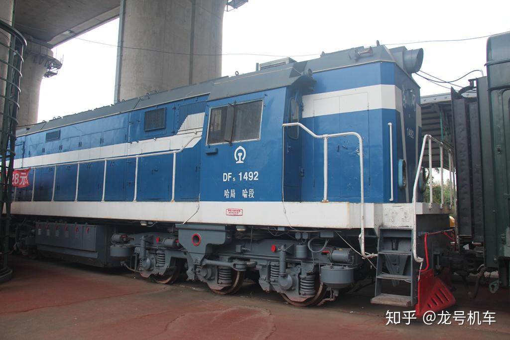 中国哈尔滨火车主题广场东风5型1492号内燃机车