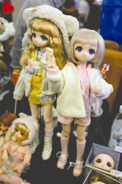 前段时间,美国著名的玩具公司"孩之宝"生产的一款玩具娃娃poppy,在