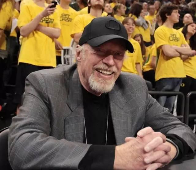 phil knight 将在年底正式辞去董事长一职,而现任 ceo mark parker 将