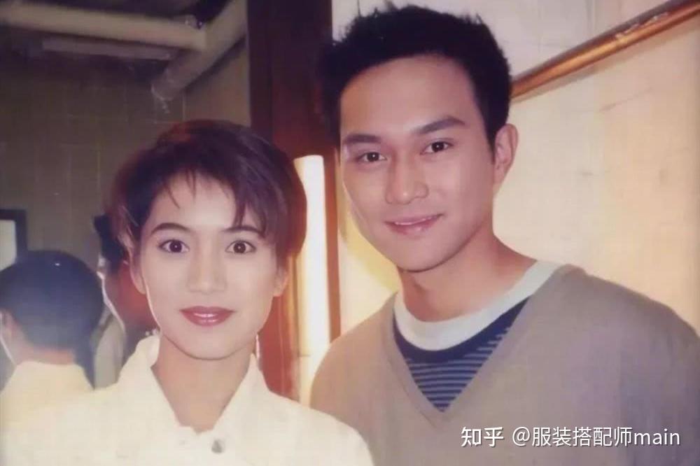 一时舆论四起,袁咏仪的昔日往事也被扒出,媒体迅速将矛头对向张智霖