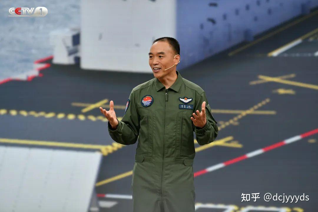 云登山东舰听鲜为人知的航母故事山东舰副舰长徐英开讲