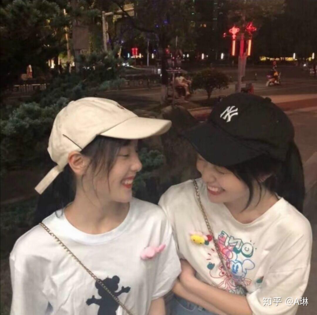 有没有比较甜的les情头就是百合头像