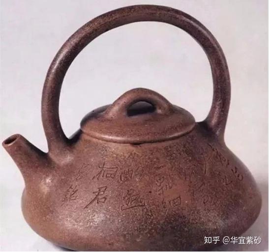 与这一把壶同款的还有若干把,其中一把为唐云收藏的八把曼生壶之一(见