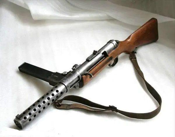 德国mp18冲锋枪民国时的仿制品被称为花机关枪