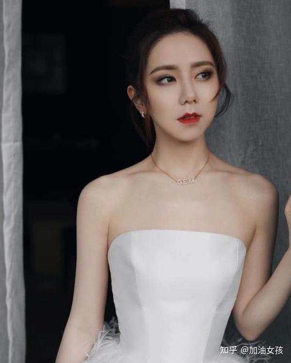 邓紫棋 一个和华晨宇纠缠的实力女歌手, 她的光年之外