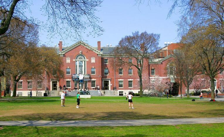 布朗大学也是美国第一所可以接受任何宗教背景的学生入