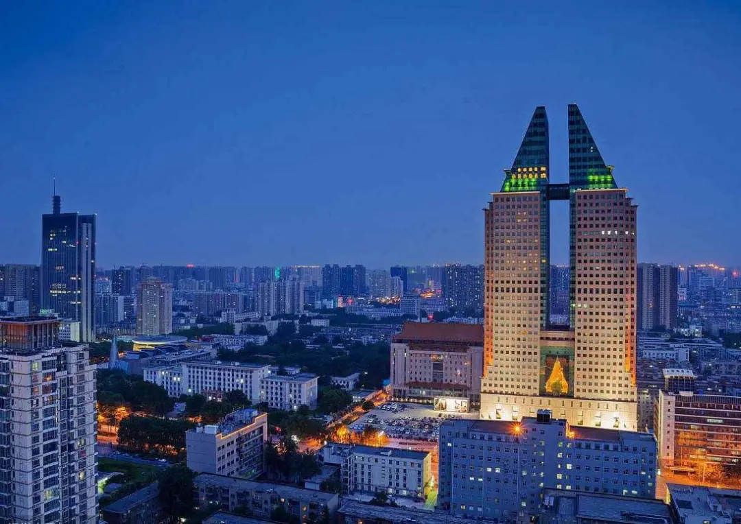 2月24日10点,此前曾引发广泛关注的郑州裕达国际贸易中心内101处房产