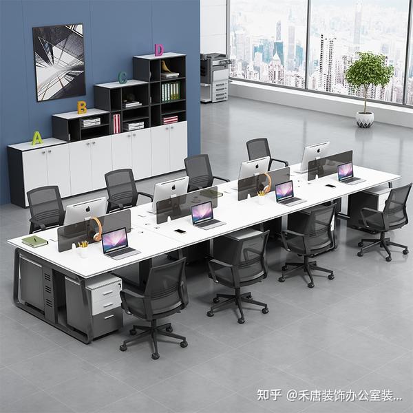 办公桌尺寸主要根据人高矮确定,办公桌高度一般在780 毫米左右.