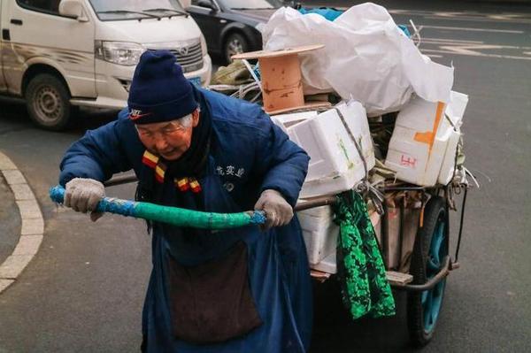 吉林长春,一名靠捡废品为生的老人 / ic photo