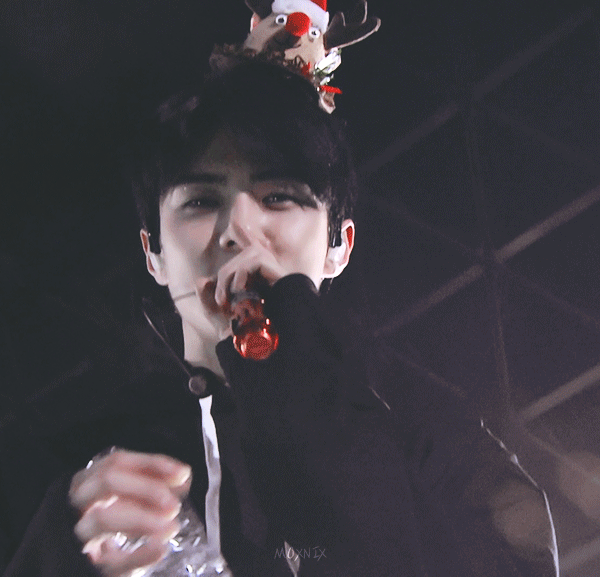 不玩微博很久,但是一上线首页都是世勋的个人站还有团站.