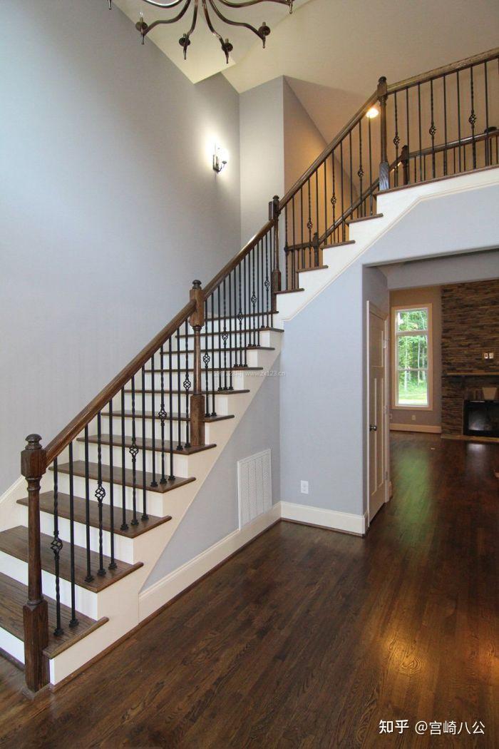 旧房改造这个颜色的楼梯应该搭配什么颜色的墙面和什么颜色的家具呢