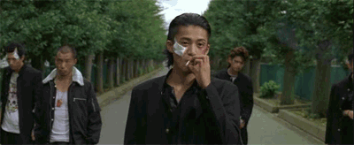 大家对小栗旬印象最深的一部戏,应该是在《热血高校》里饰演的 泷谷