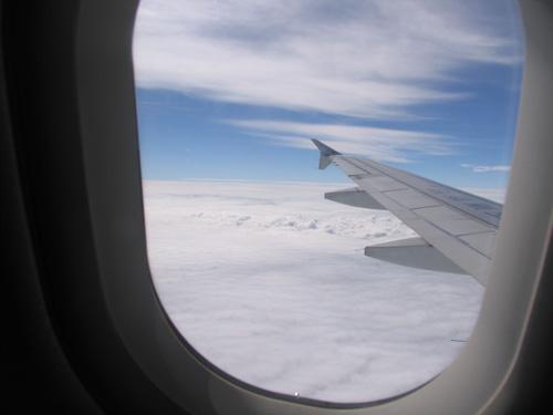 出国旅游常用英语——在飞机上