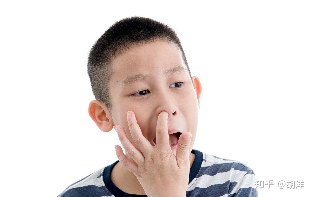 8岁男童抠鼻屎将细菌送进大脑,坏习惯险送人命,口鼻三角碰不得