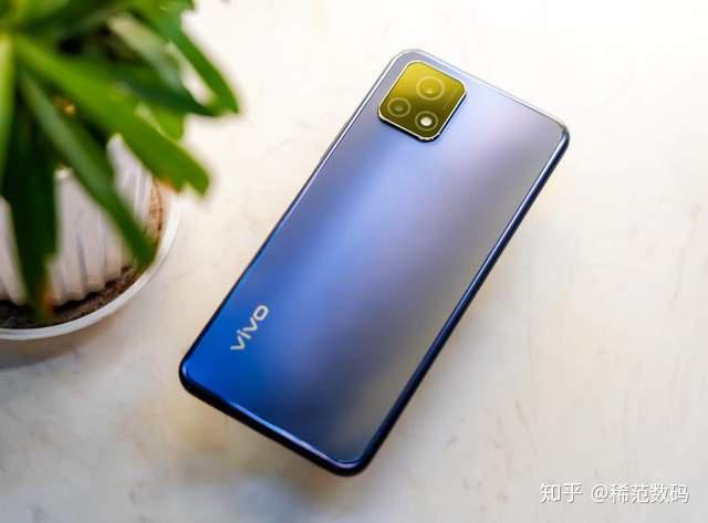 vivo y52s搭载的是联发科的天玑720处理器.